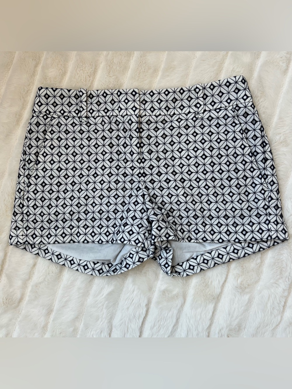 J. Crew Size 00 Black White Geometric Shorts Chino Low Rise Luxury Money Preppy